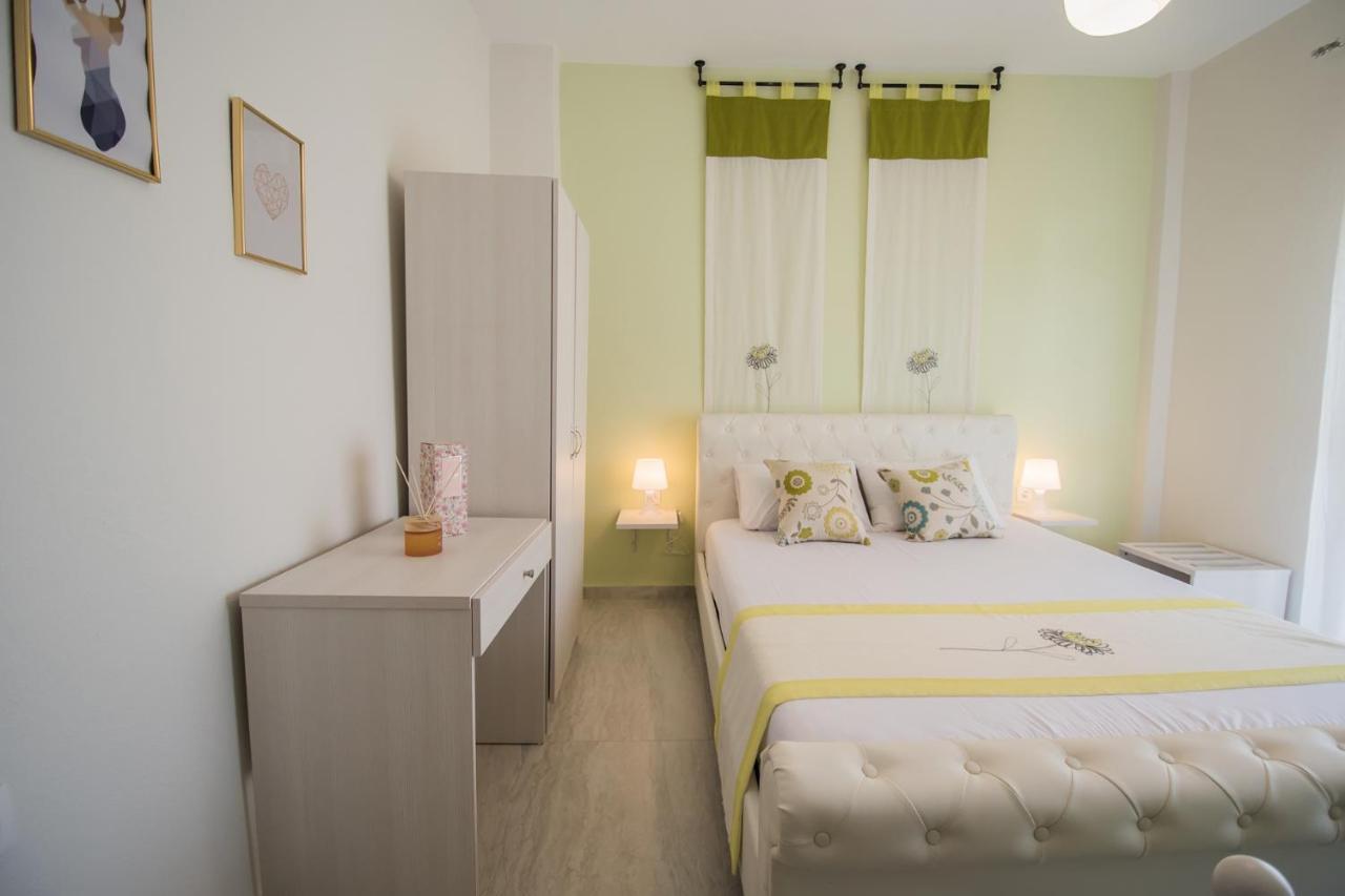 Chelona Apartments Nea Plagia Bagian luar foto