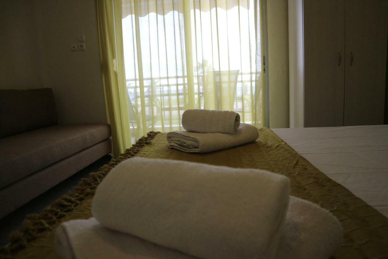 Chelona Apartments Nea Plagia Bagian luar foto