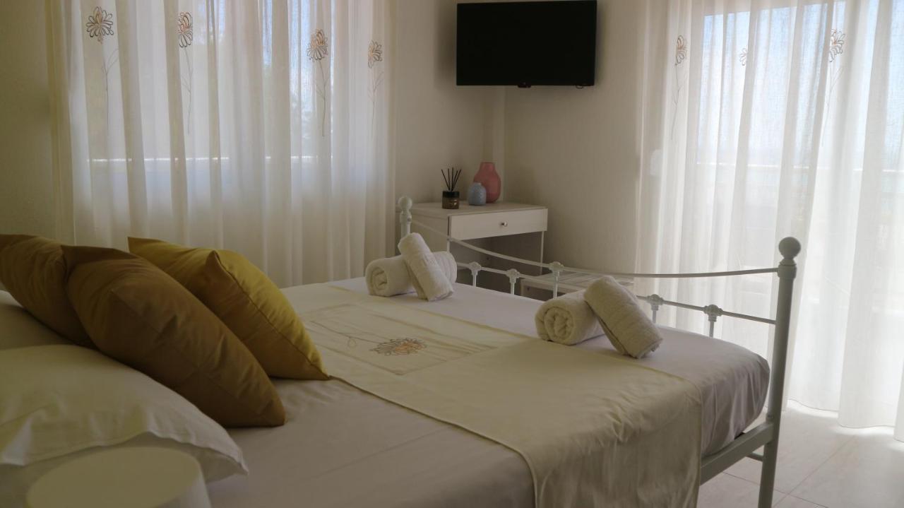 Chelona Apartments Nea Plagia Bagian luar foto