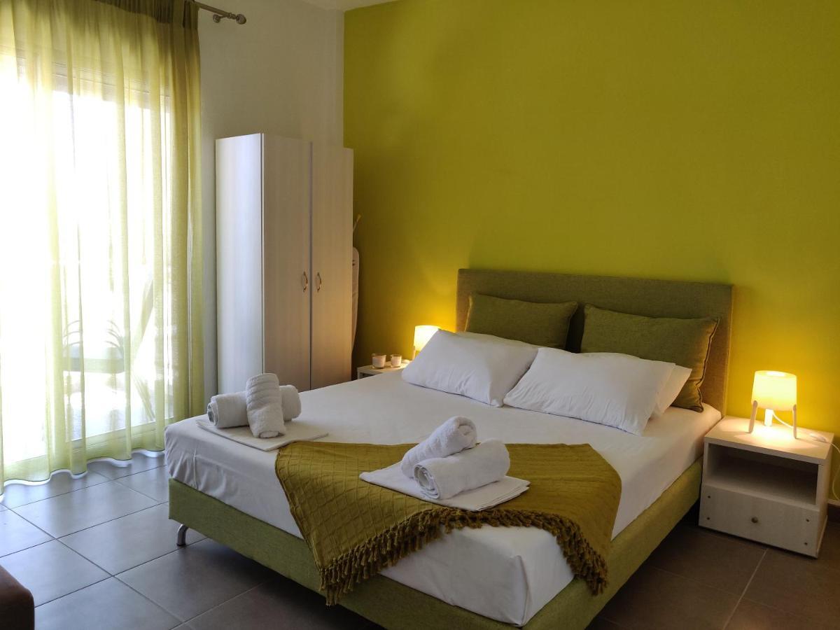 Chelona Apartments Nea Plagia Bagian luar foto